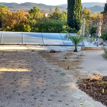 Puyricard - Réalisation d'un parterre en alternative au gazon aux abords d'une piscine