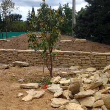 Réalisation d'un muret en pierres sèches - Luynes