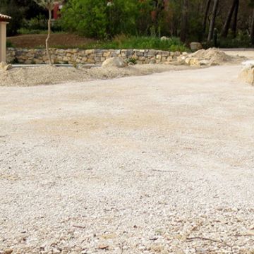 Saint-Cannat - Aménagement d'une propriété avec terrassement du terrain