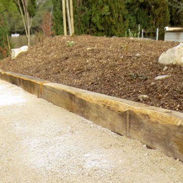 Saint-Cannat - Aménagement d'une propriété avec terrassement du terrain et réalisation d'une bordure