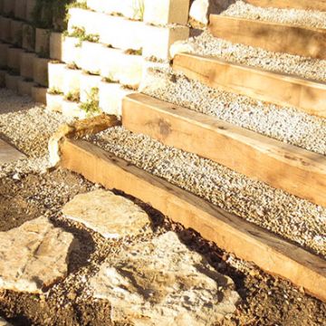 Jouques - Après aménagement d'un jardin de maison avec création d'un escalier