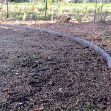 Saint-Cannat - aménagement d'un jardin avec muret de pierres sèches