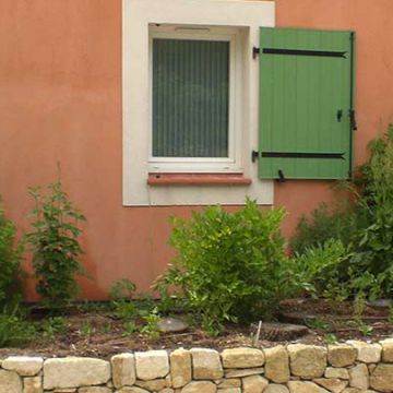 Création d'une jardinière de plantes aromatiques et comestibles à Aix-les-Platanes